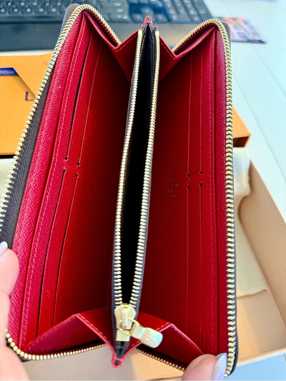 Louis Vuitton Clémence Wallet Damier Ebene Red Interior + Full Packaging - Picture 7 of 14
